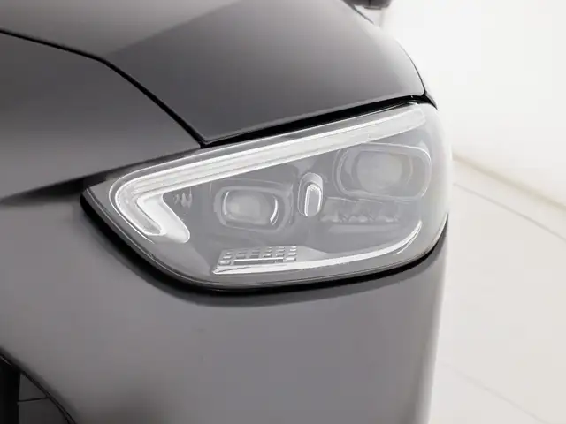 Mercedes-Benz C-Class view 8