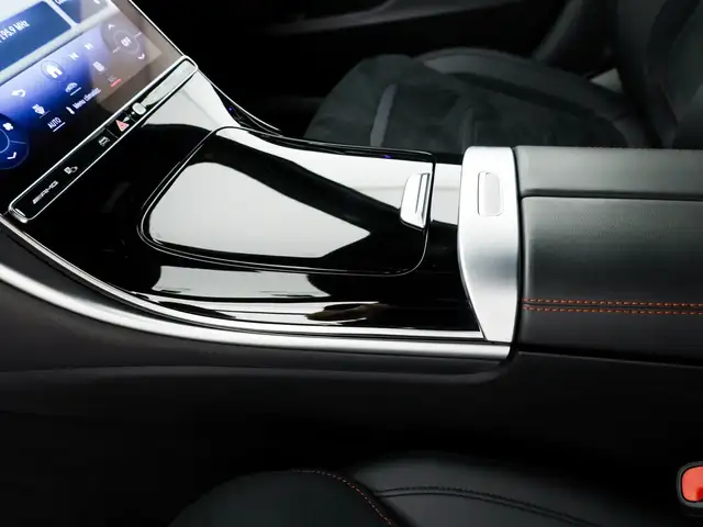 Mercedes-Benz C-Class view 16