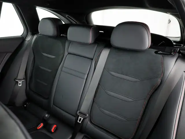 Mercedes-Benz C-Class view 11