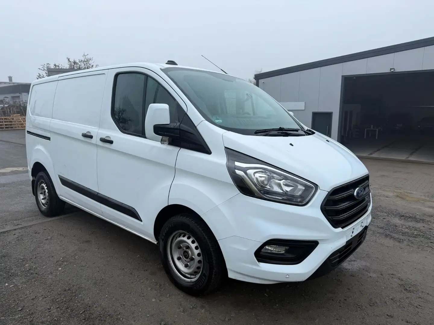 Ford Transdit Custom Weiß - 2