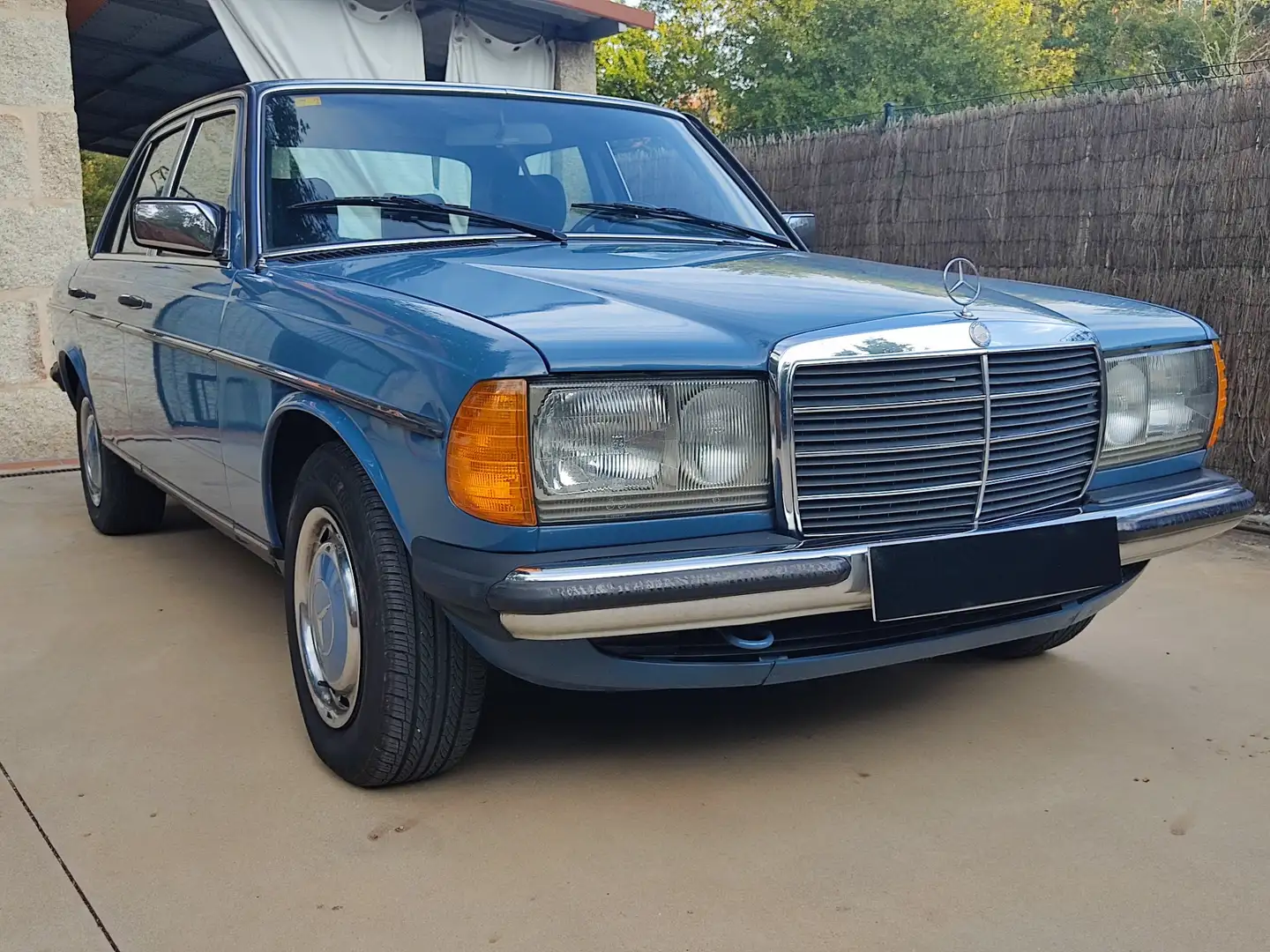 Mercedes-Benz 300 300 Diesel automático W123 - 2