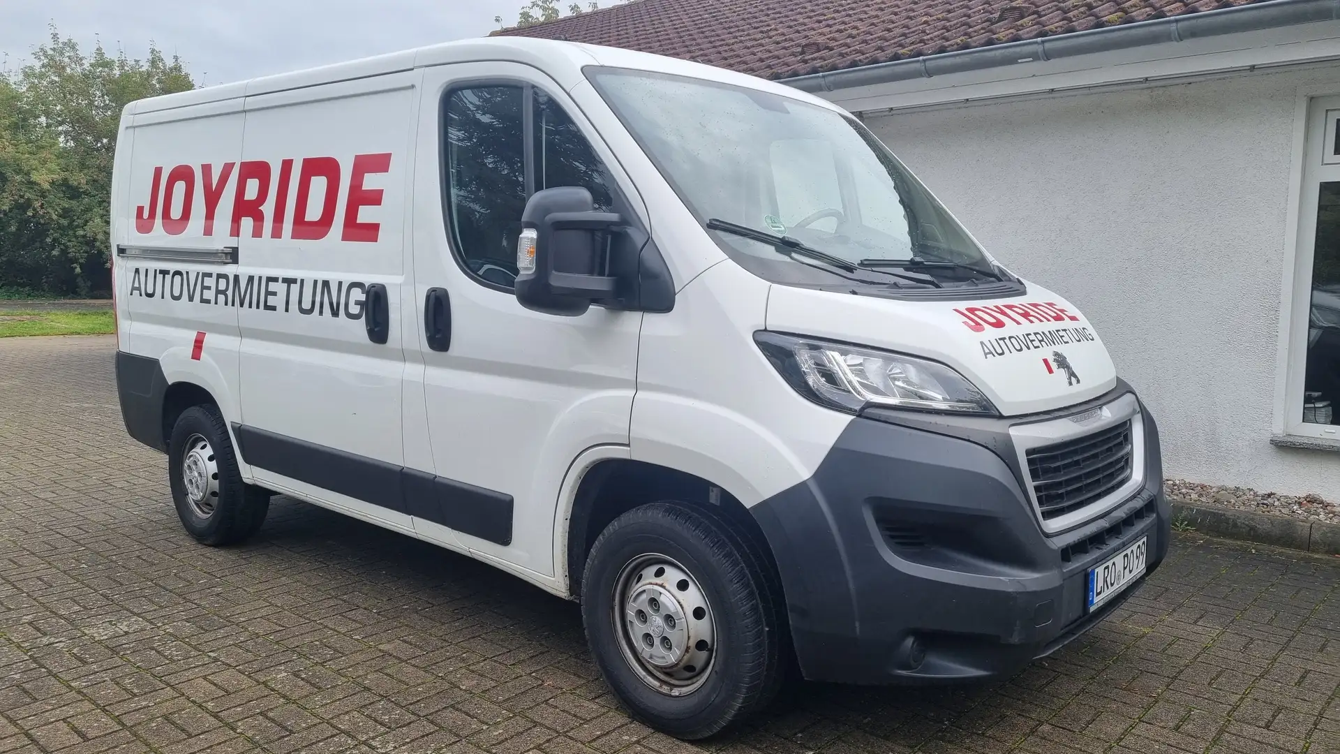 Peugeot Boxer 330 L1H1 Pro Avantage Edition BlueHDi 110 Wit - 2