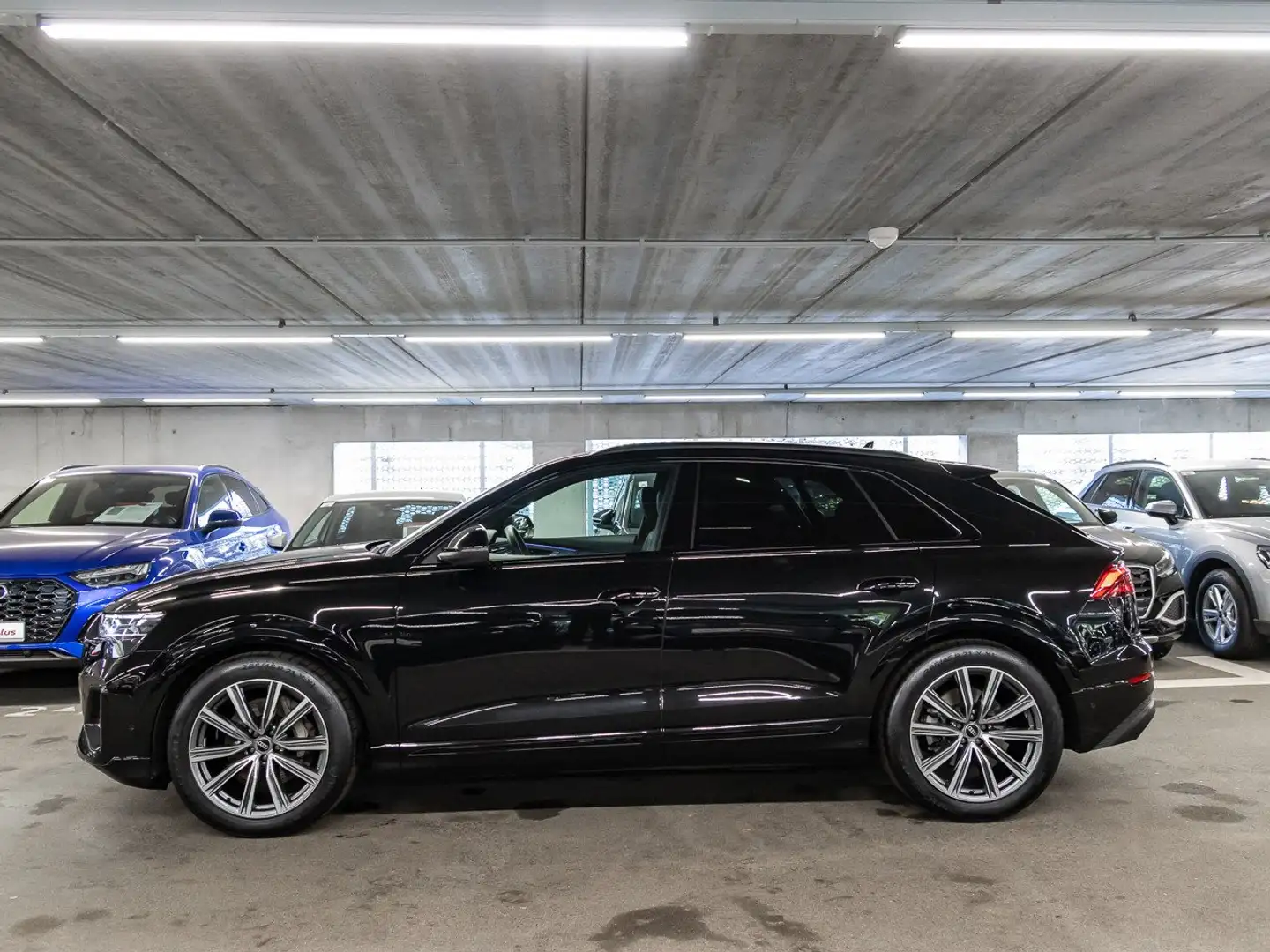 Audi Q8 SUV 45 TDI quattro tiptronic 360° AHK AIR ACC Schwarz - 2