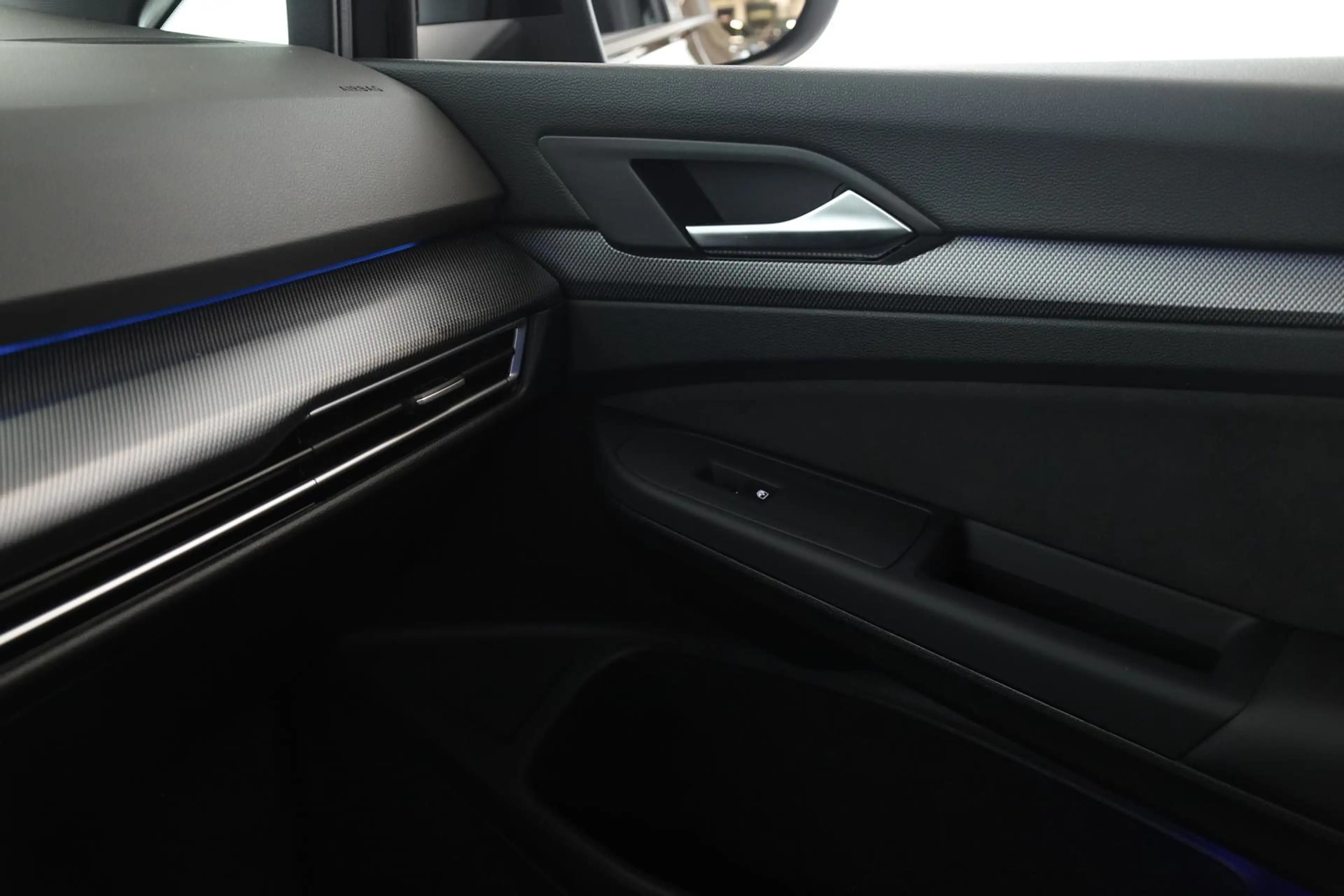Volkswagen Golf 2.0 TDI DSG R-Line Pano HUD Nav ACC Kam 18" — photo 21