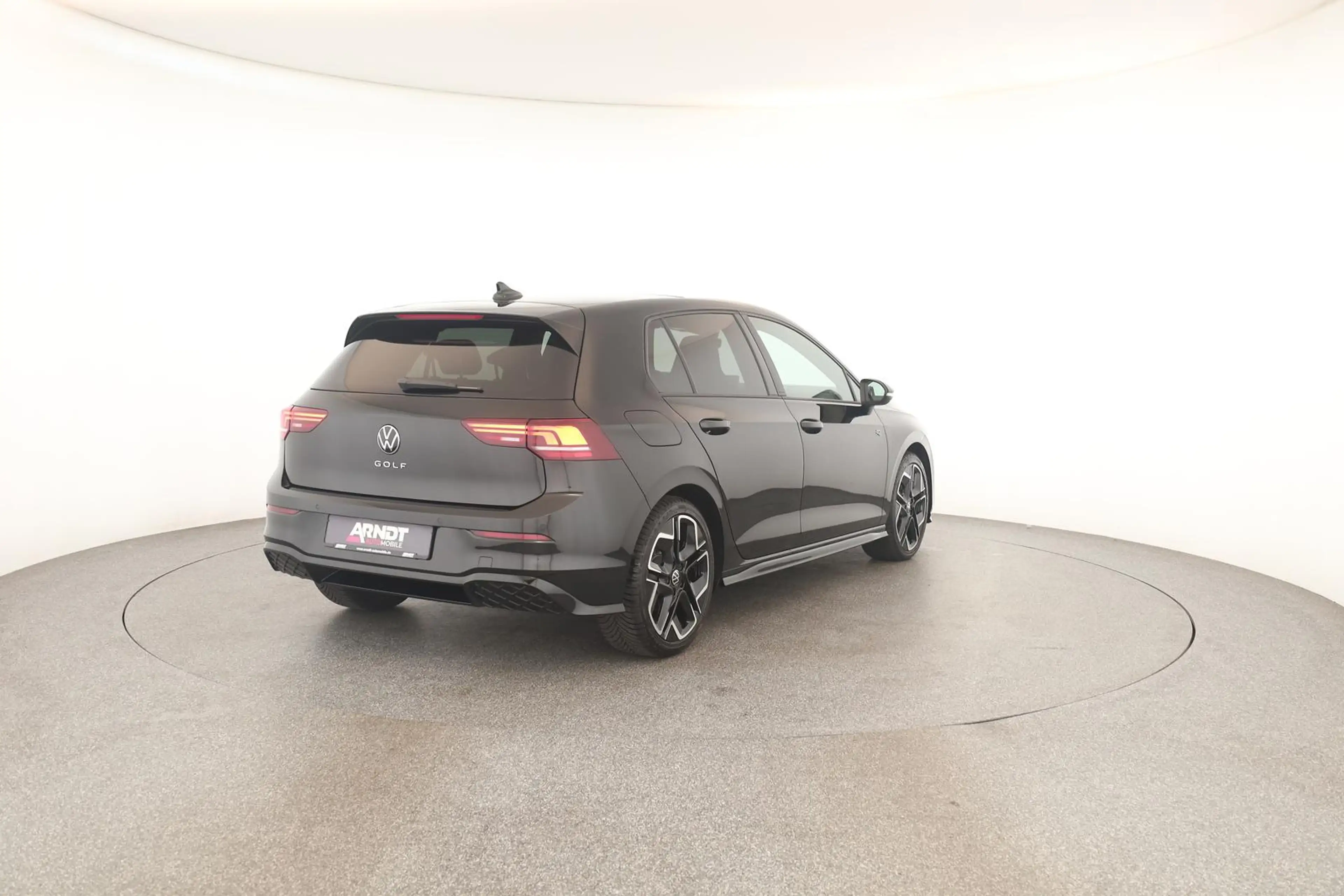 Volkswagen Golf 2.0 TDI DSG R-Line Pano HUD Nav ACC Kam 18" — photo 24