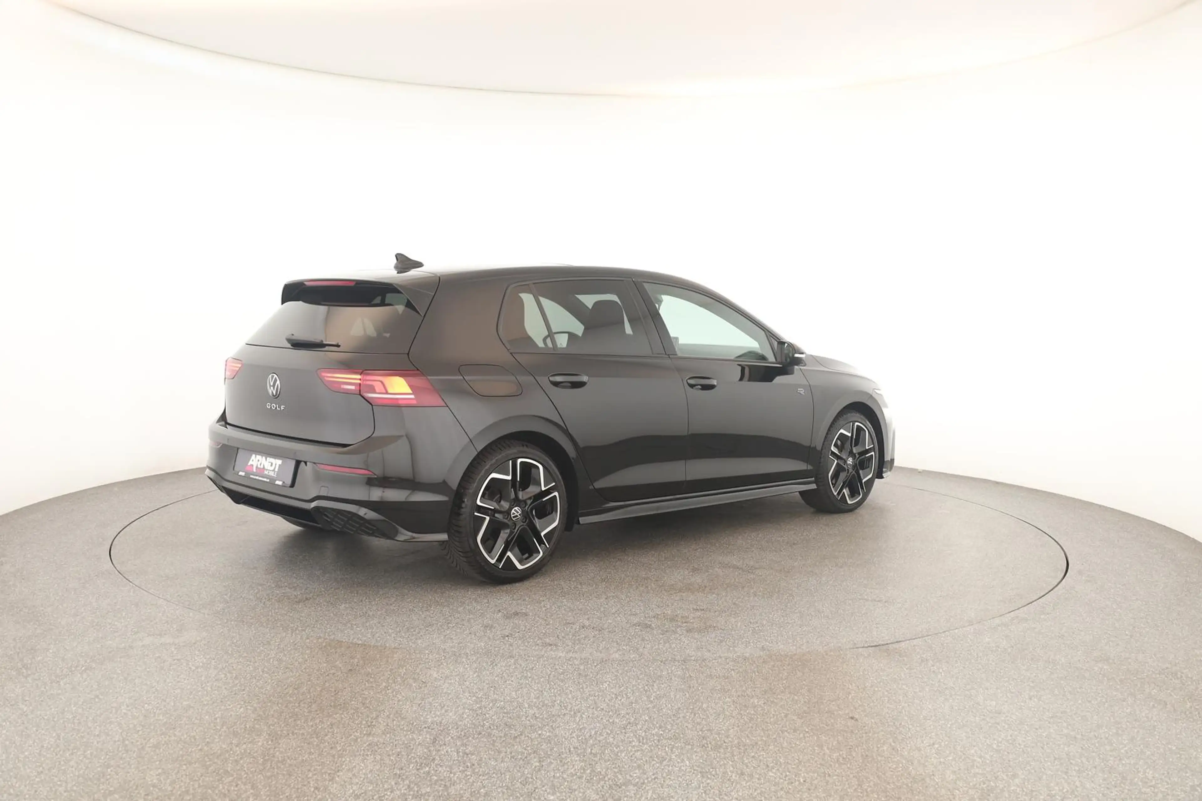 Volkswagen Golf 2.0 TDI DSG R-Line Pano HUD Nav ACC Kam 18" — photo 23