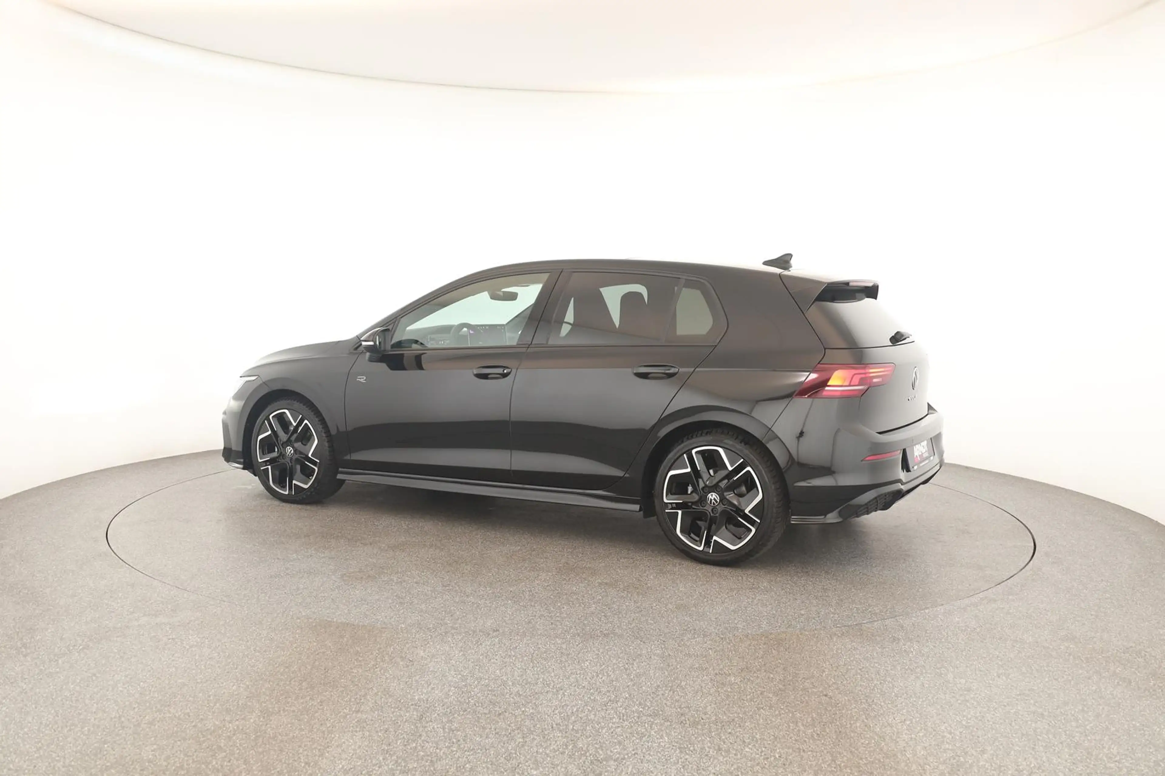 Volkswagen Golf 2.0 TDI DSG R-Line Pano HUD Nav ACC Kam 18" — photo 30