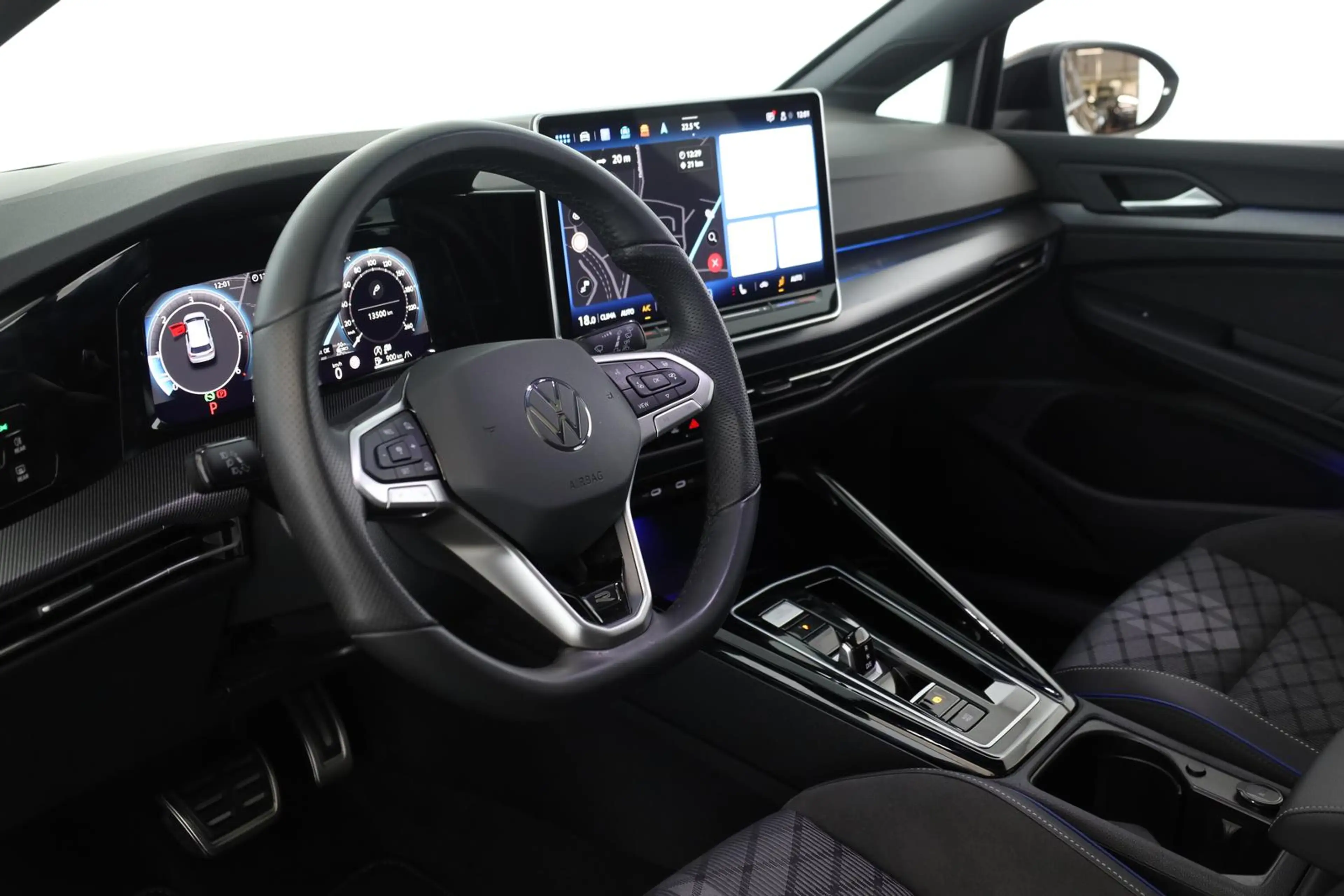 Volkswagen Golf 2.0 TDI DSG R-Line Pano HUD Nav ACC Kam 18" — photo 11