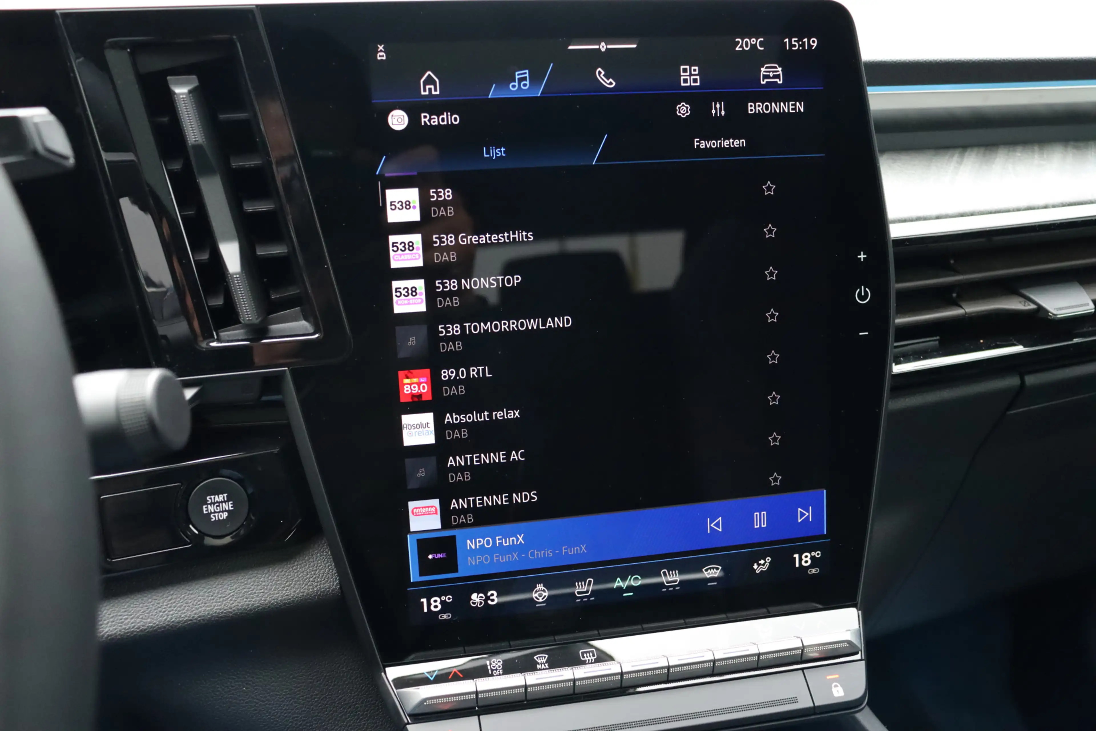 Renault Rafale 1.2 E-Tech 4x4 plug-in hybrid 300 atelier Alpine | — photo 13