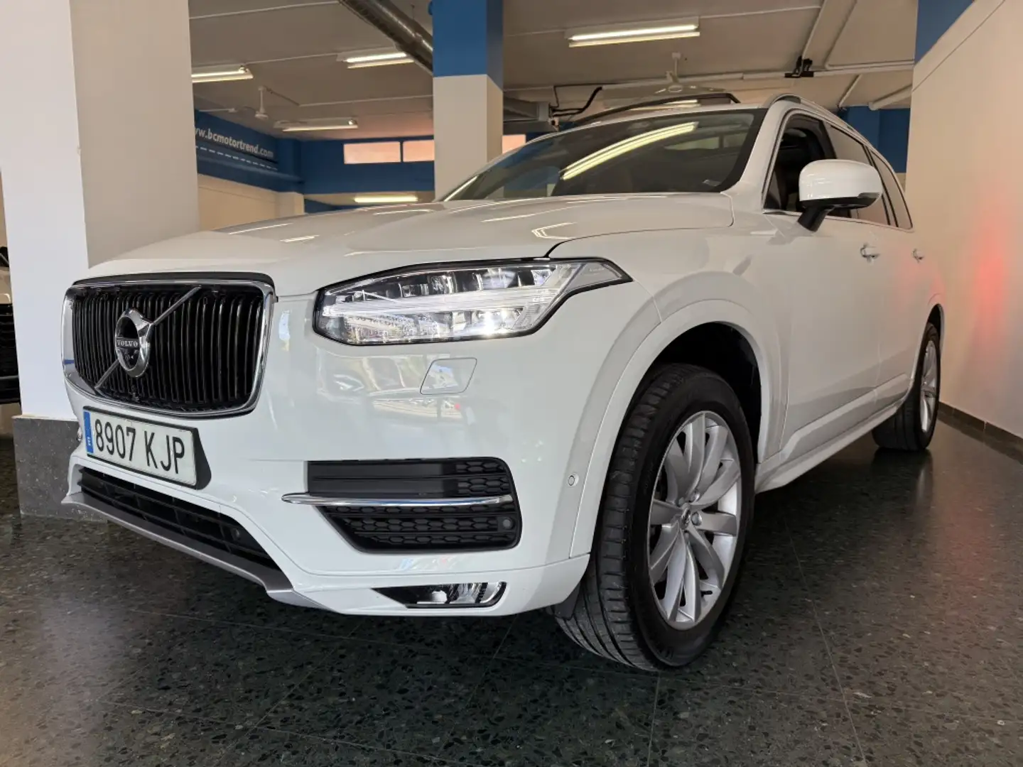 Volvo XC90 D5 Momentum Premium Edition AWD 7 pl. 235 Aut. Blanc - 1