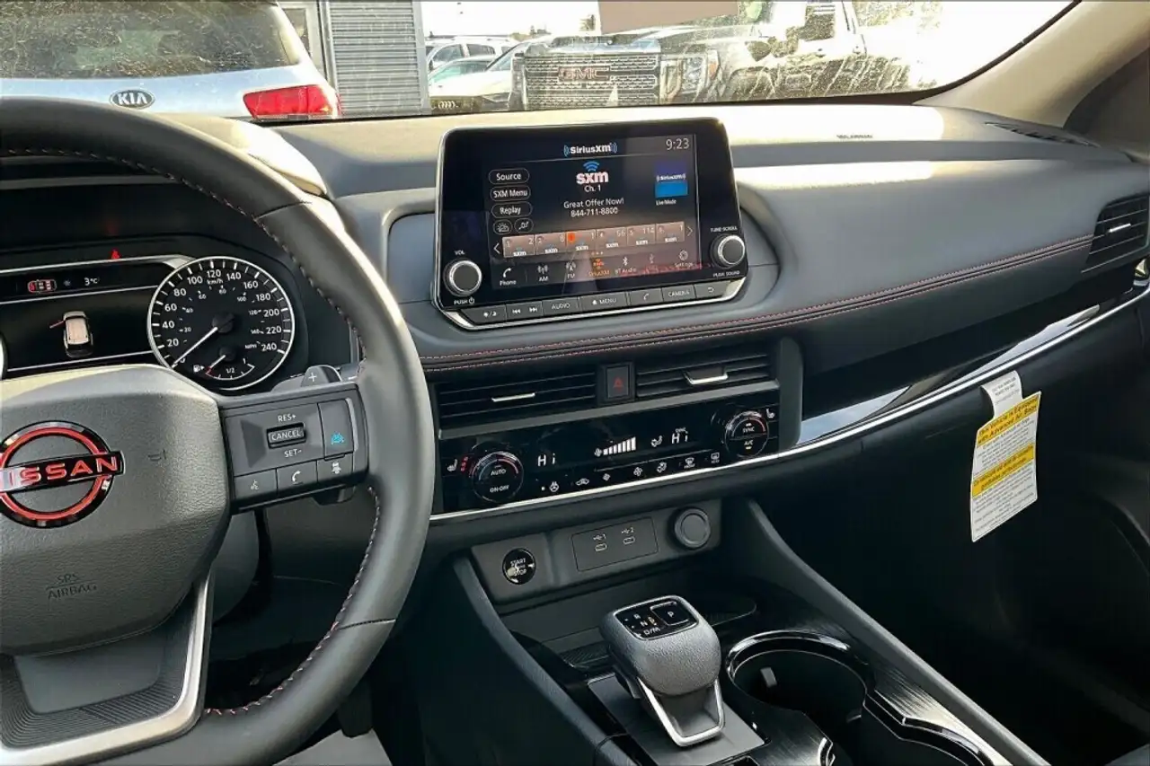 Nissan Rogue снимка Nissan Rogue