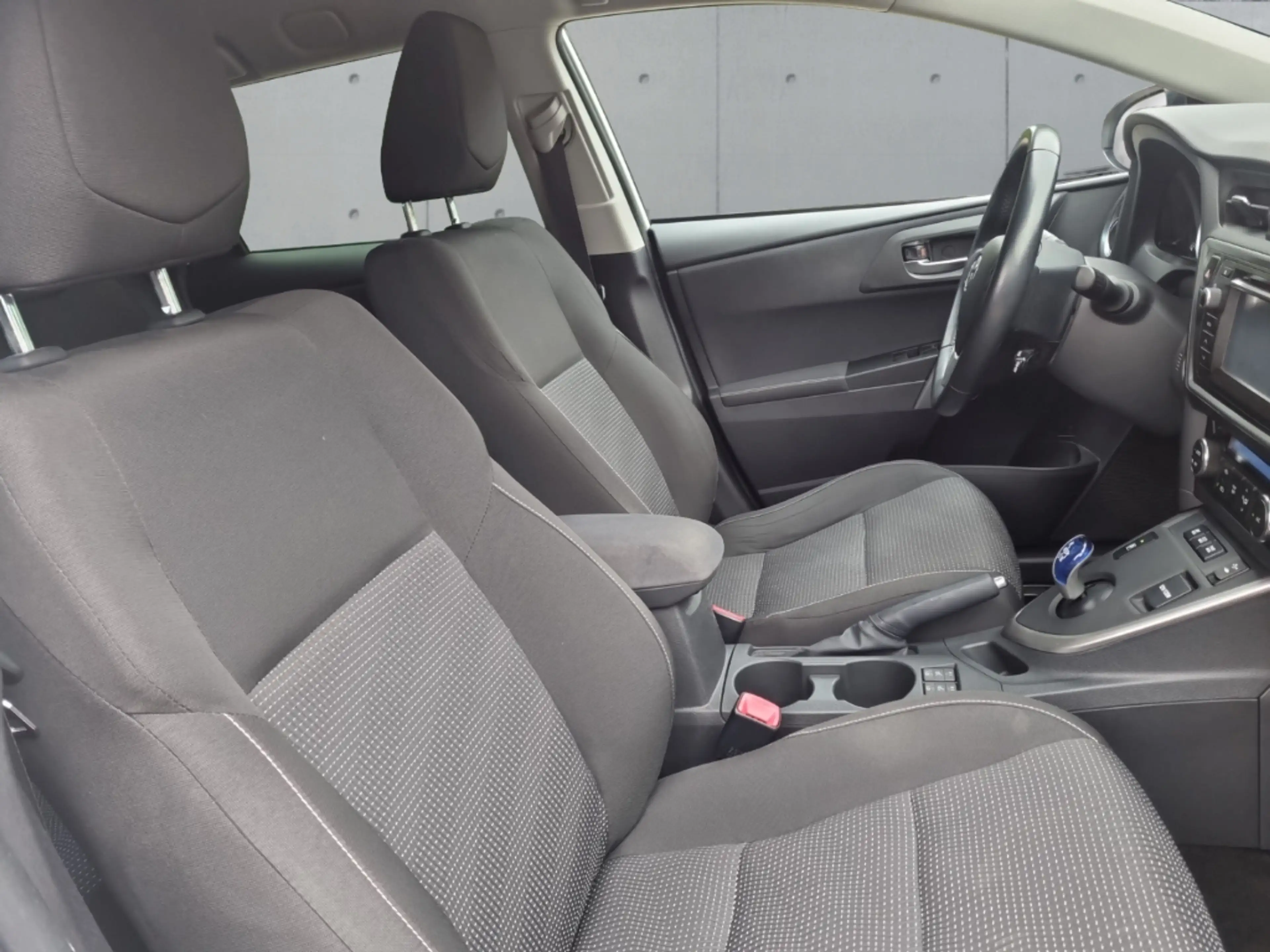 Toyota Auris Touring Sports Hybrid Life+ Navi DAB SHZ Keyless E — photo 10