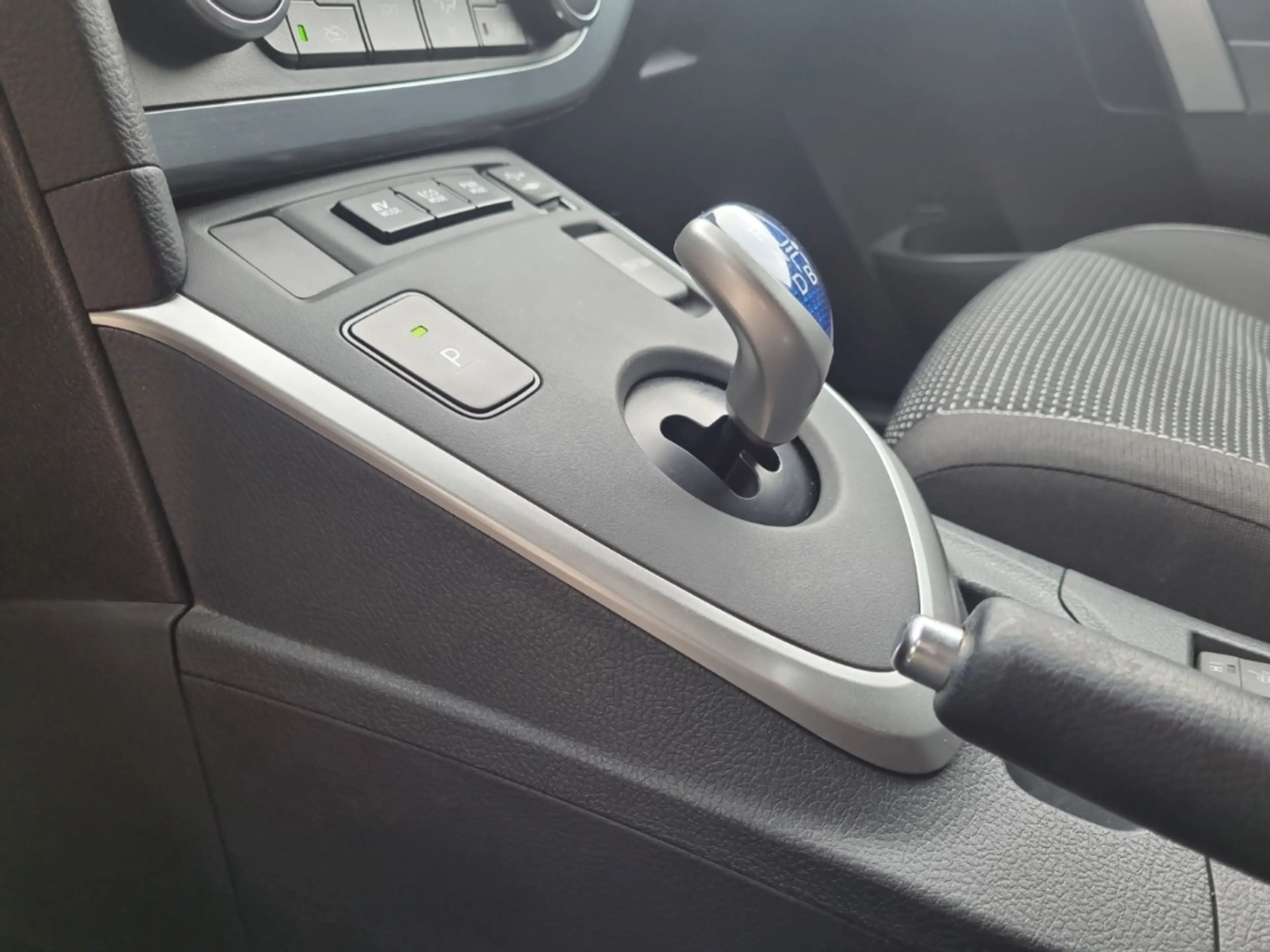 Toyota Auris Touring Sports Hybrid Life+ Navi DAB SHZ Keyless E — photo 15