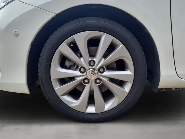 Toyota Auris view 7