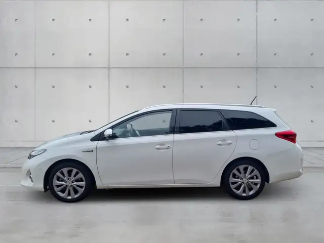 Toyota Auris view 3