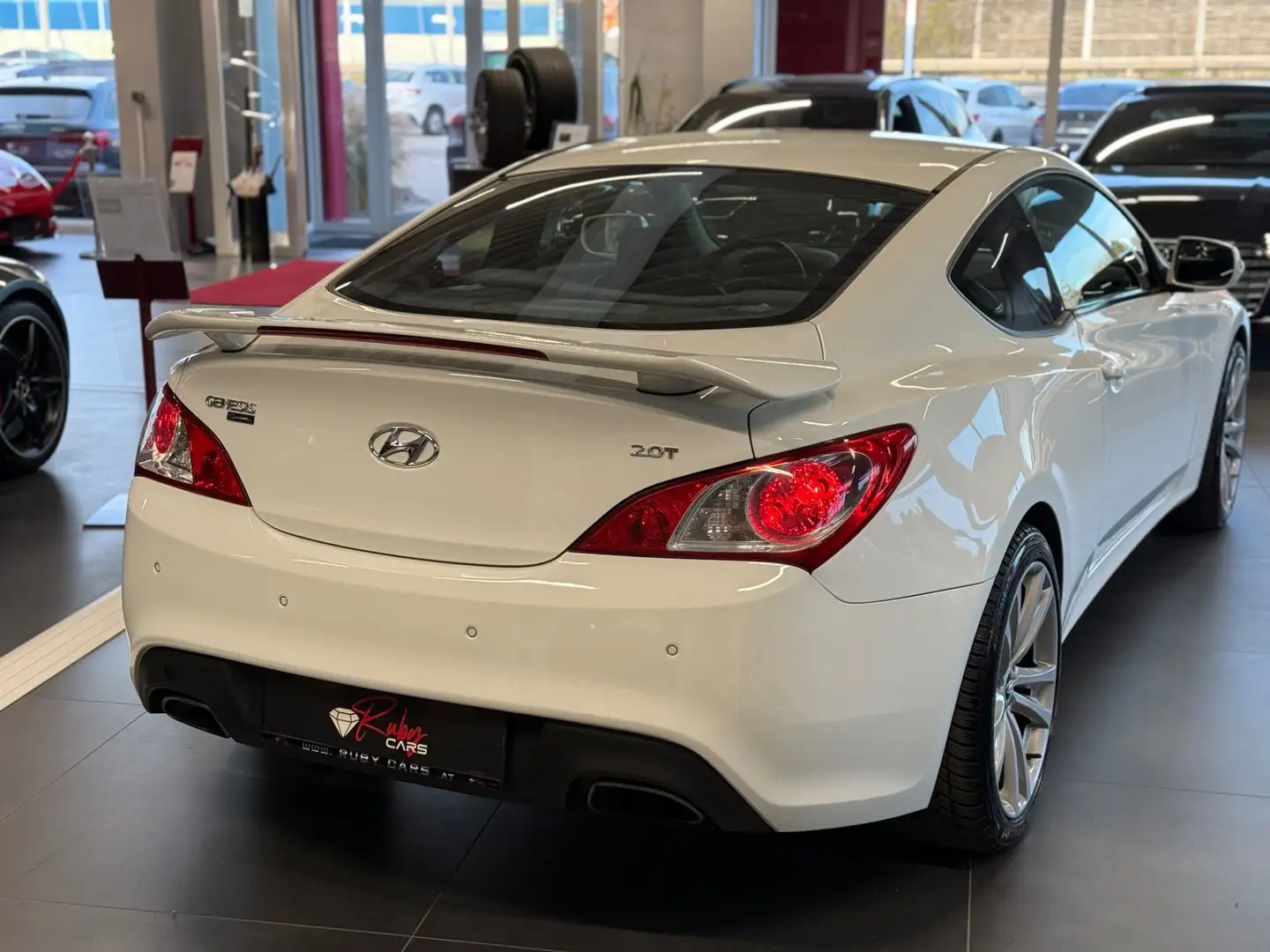 Hyundai Genesis Coupe Coupé 2,0 CVVT Turbo Weiß - 2