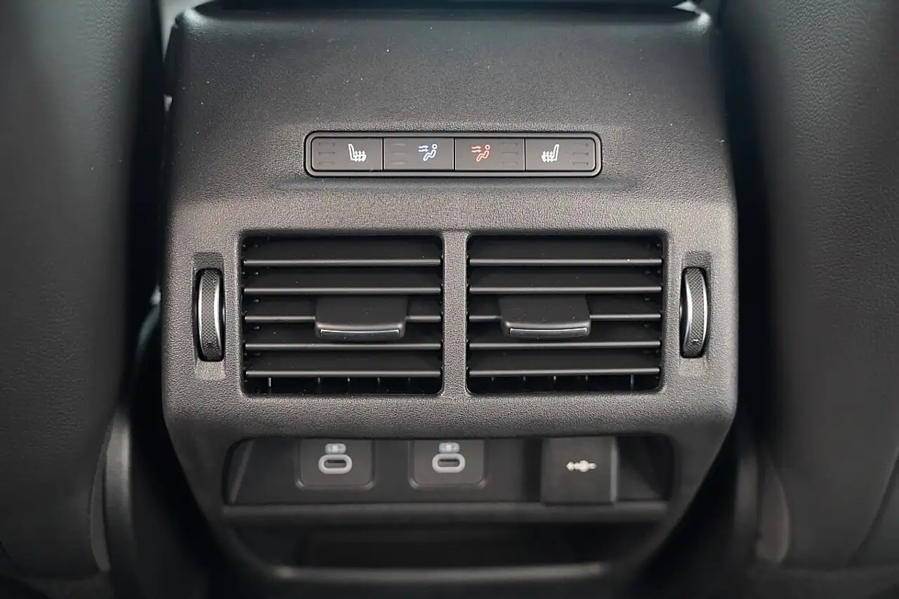 Land Rover Discovery Sport 2026 — фото 12