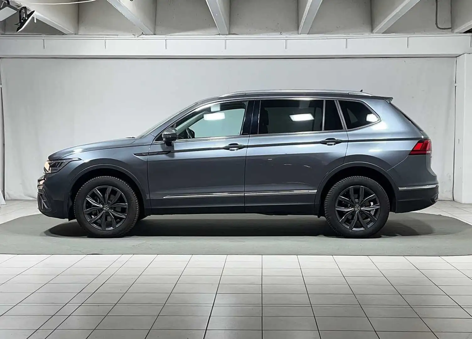 Volkswagen Tiguan Allspace 2.0 TDI SCR DSG Life 7 posti Grigio - 2