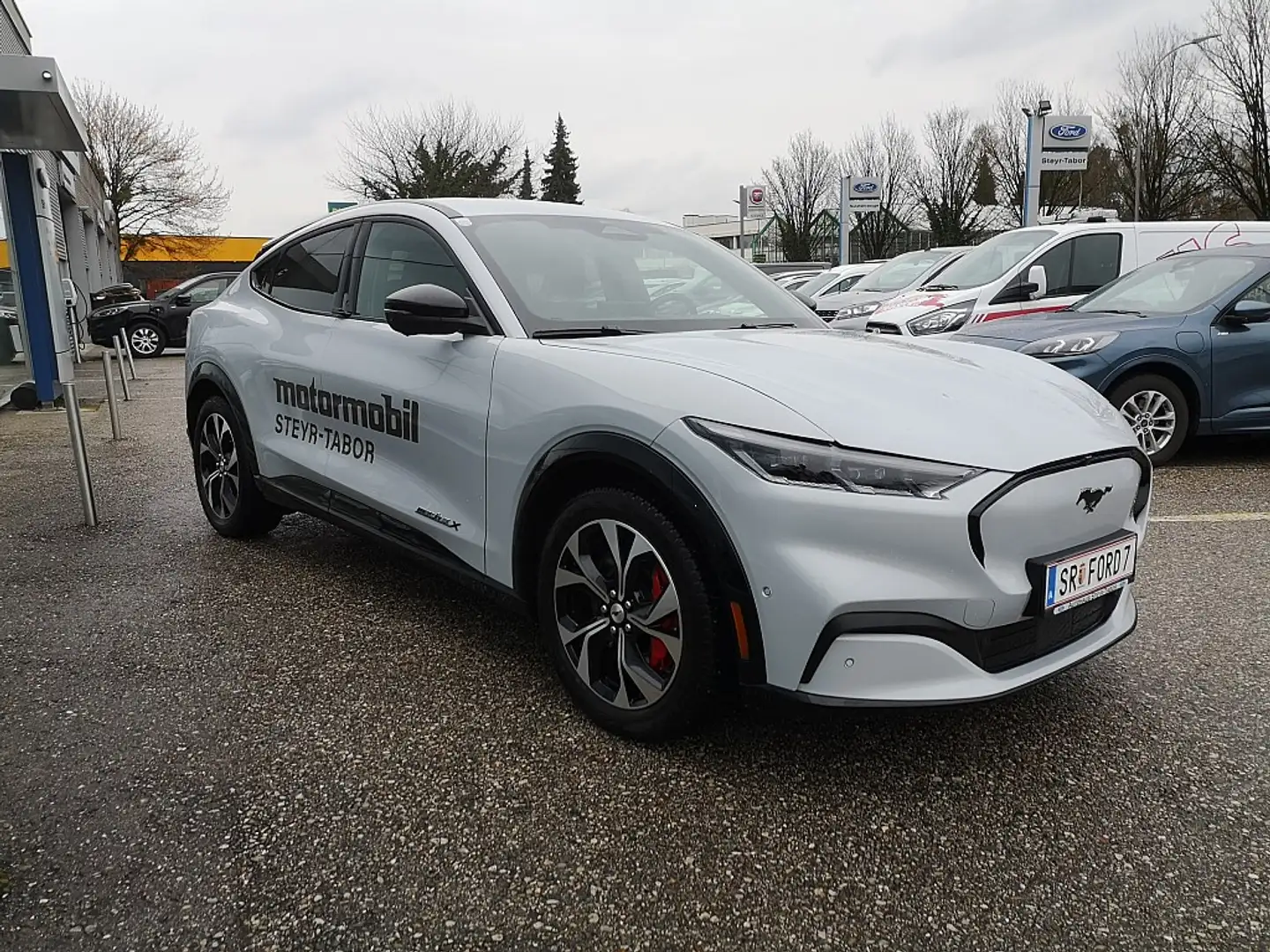 Ford Mustang Mach-E Elektro 91kWh Extended Range Pre... Blanc - 2