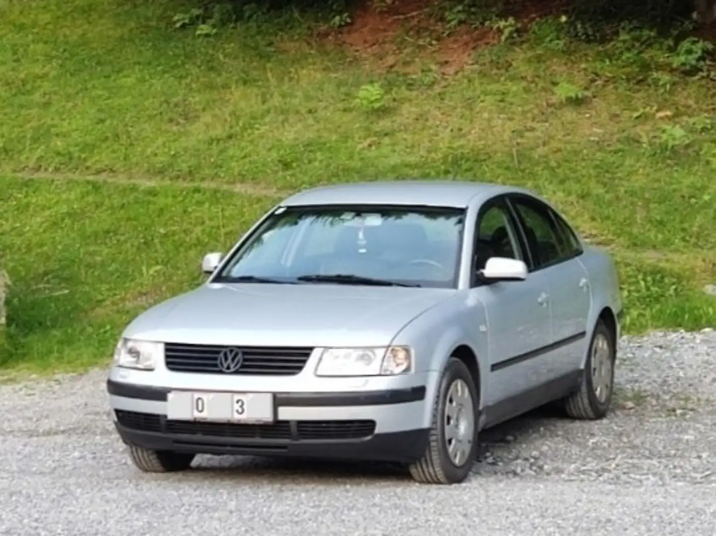Volkswagen Passat 1.9 TDI Comfortline Silber - 1