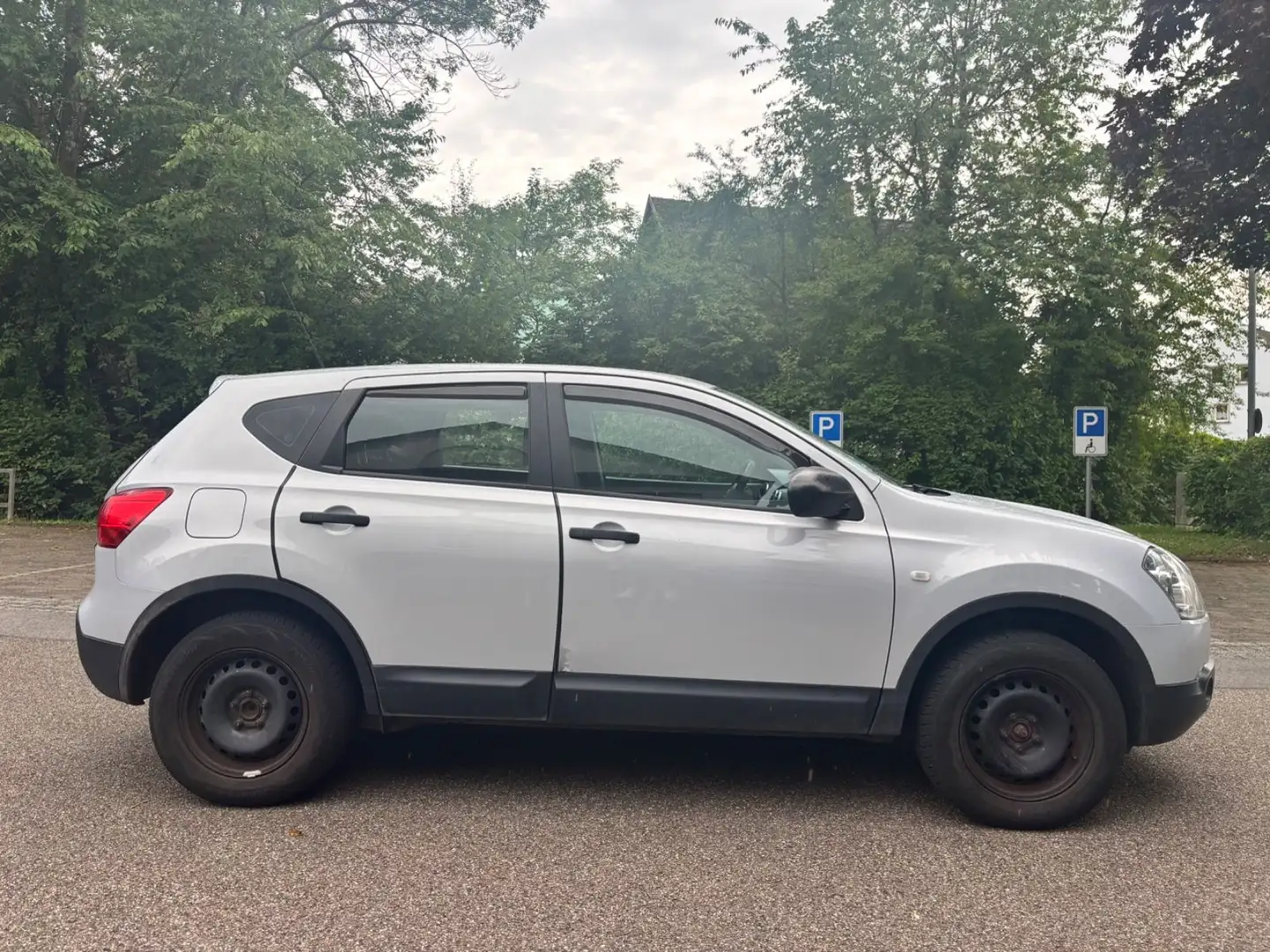 Nissan Qashqai Visia 1.6 Silber - 2
