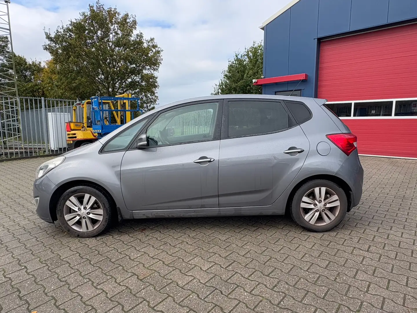 Hyundai iX20 1.4 CRDi i-Catcher Airco Grijs - 2