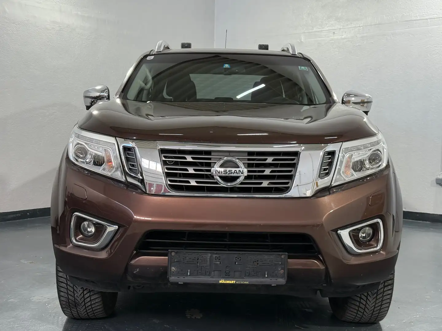 Nissan NP300 Navara Double Cab 4x4 Aut. *UNTERBODENSCHUTZ NEU* Brązowy - 2
