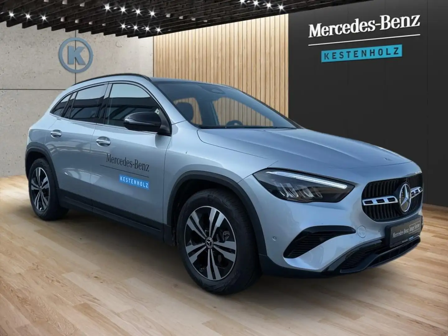 Mercedes-Benz GLA 180 d *PROGR*NIGHT*PANO*MBUX*360°*NAVI* Srebrny - 2