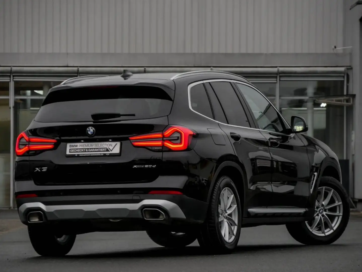 BMW X3 xDrive20d ACC+AHK+DA+PA+LED+KOMFORTZG Zwart - 2