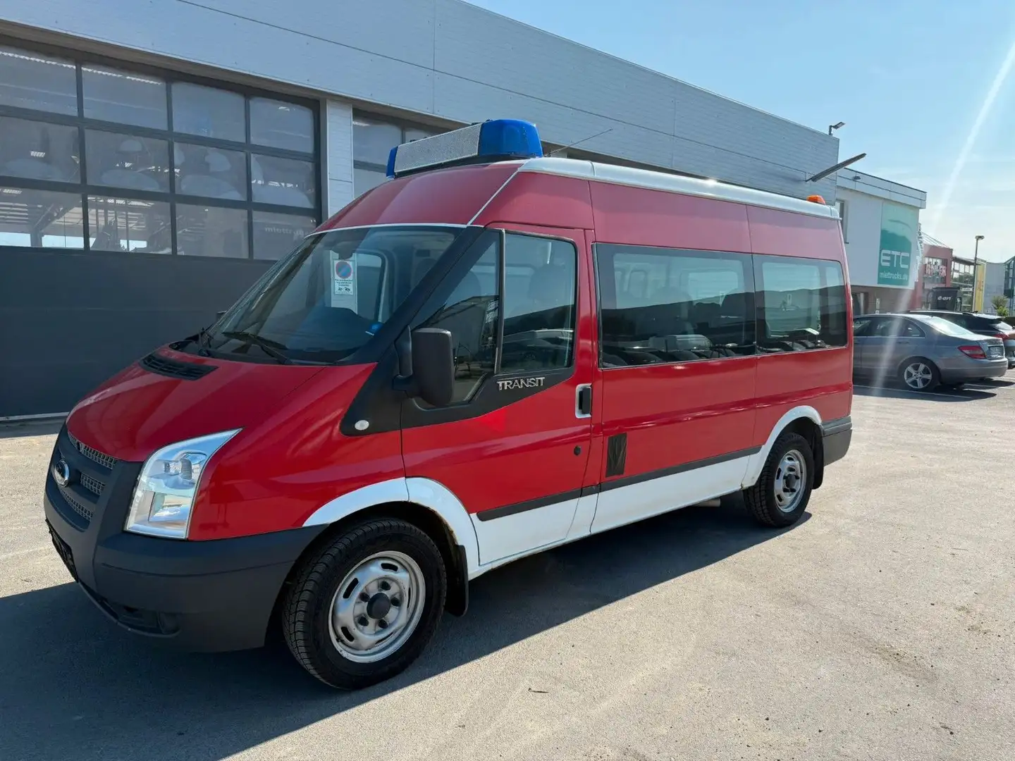 Ford Transit Kombi FT 300 M 9 SITZER Rouge - 1