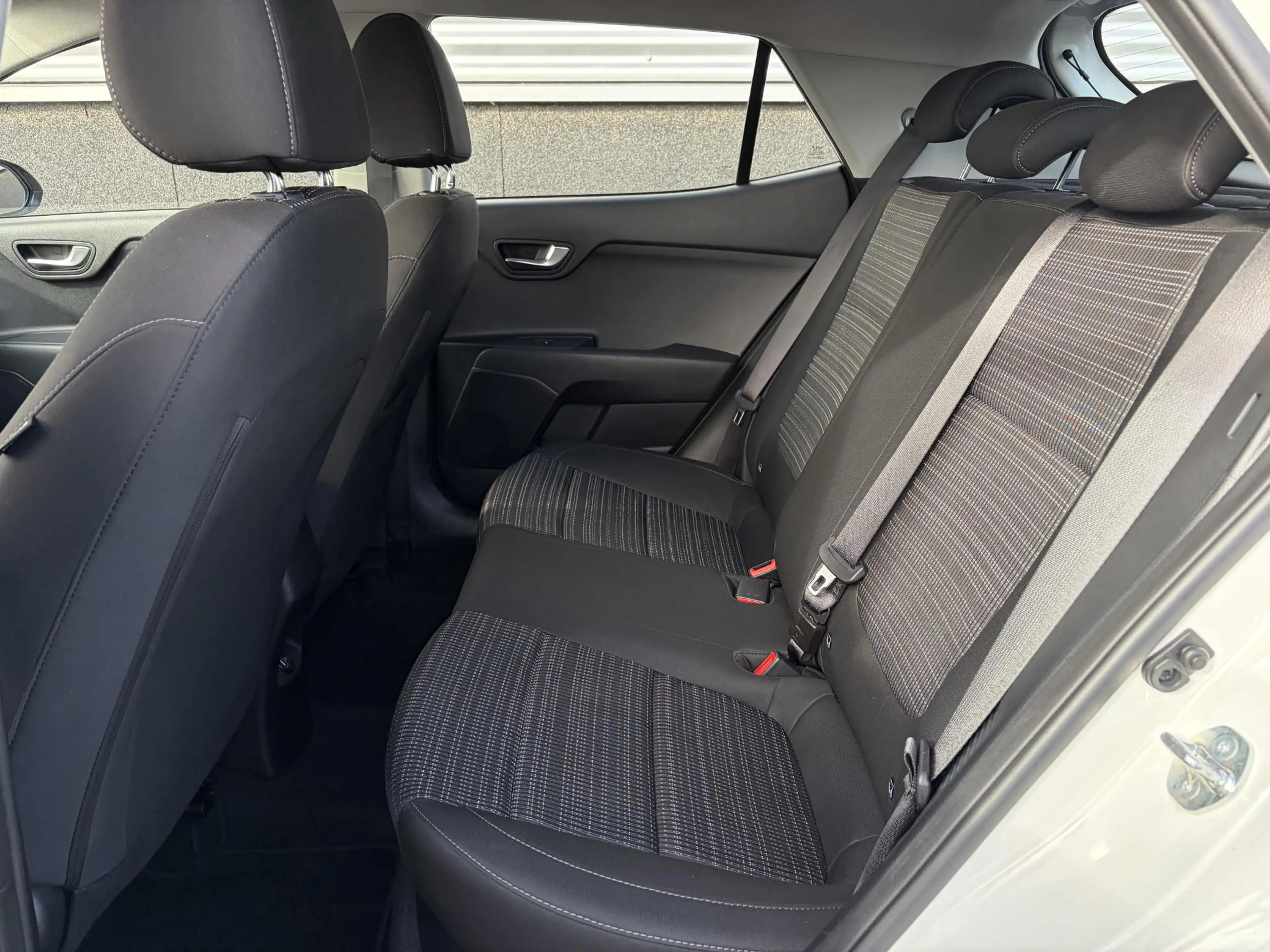 Kia Stonic 1.0 T-GDi MHEV DynamicLine NL-auto, Parkeersensore — photo 8