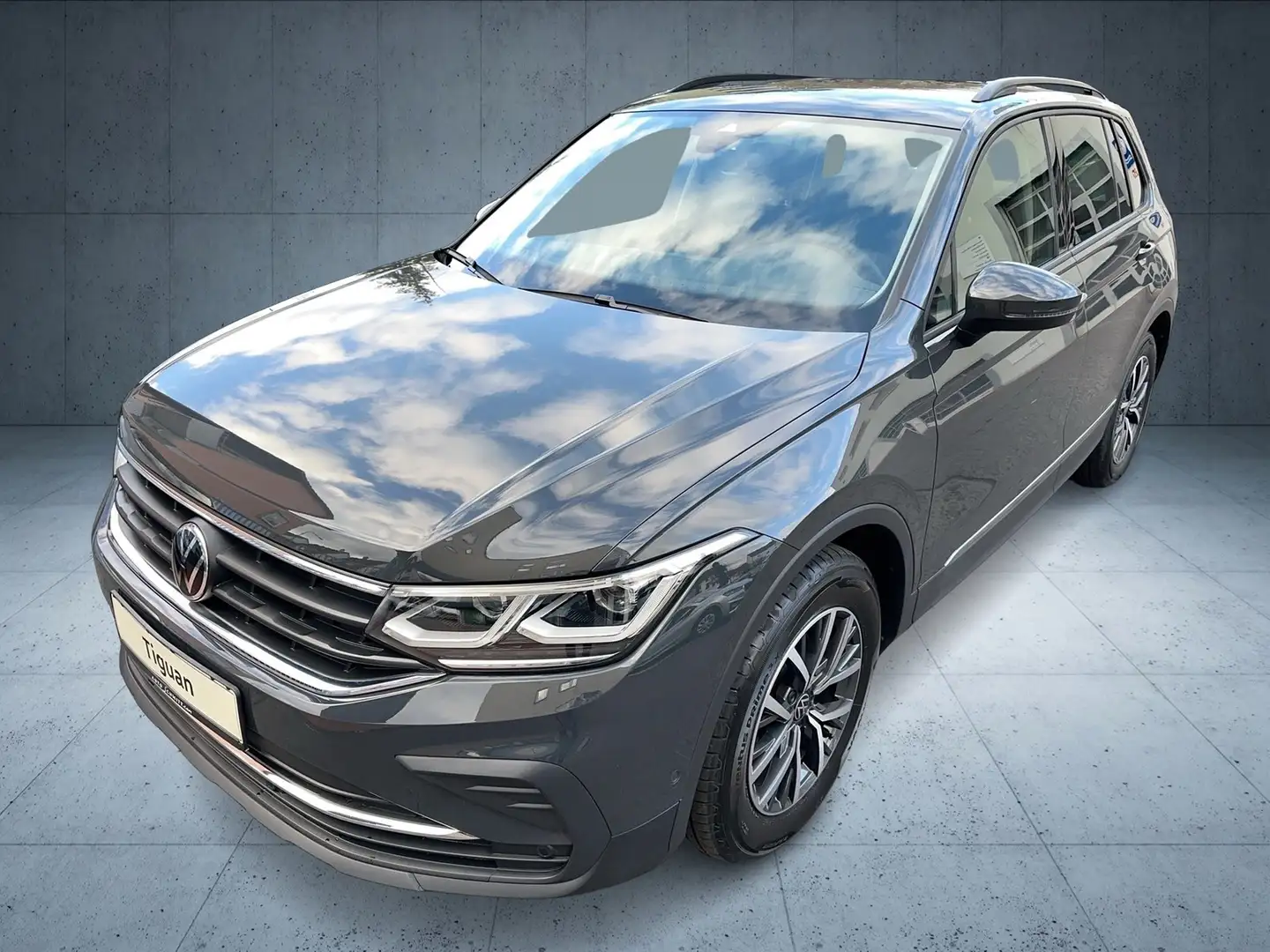 Volkswagen Tiguan Life 1.5 TSI Matrix LED Navi ACC Grau - 1