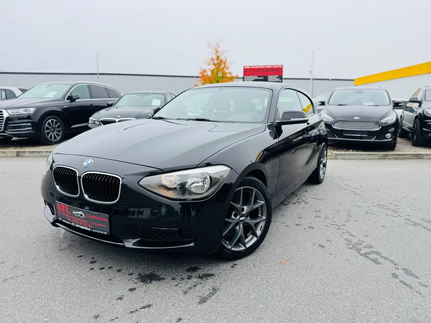 BMW 114 114 i Schwarz - 1