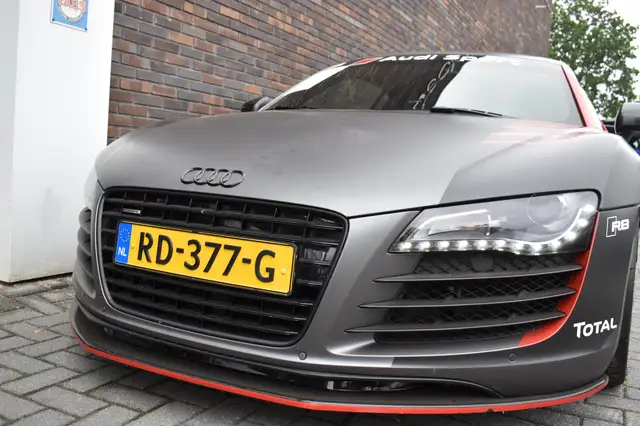Audi R8 view 8