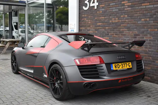 Audi R8 view 2