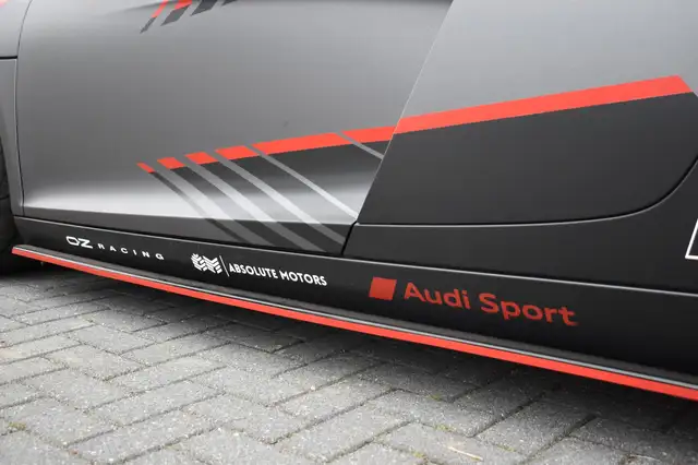 Audi R8 view 15