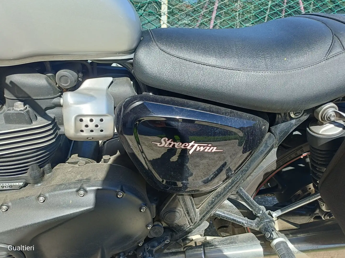Triumph Street Twin Srebrny - 2