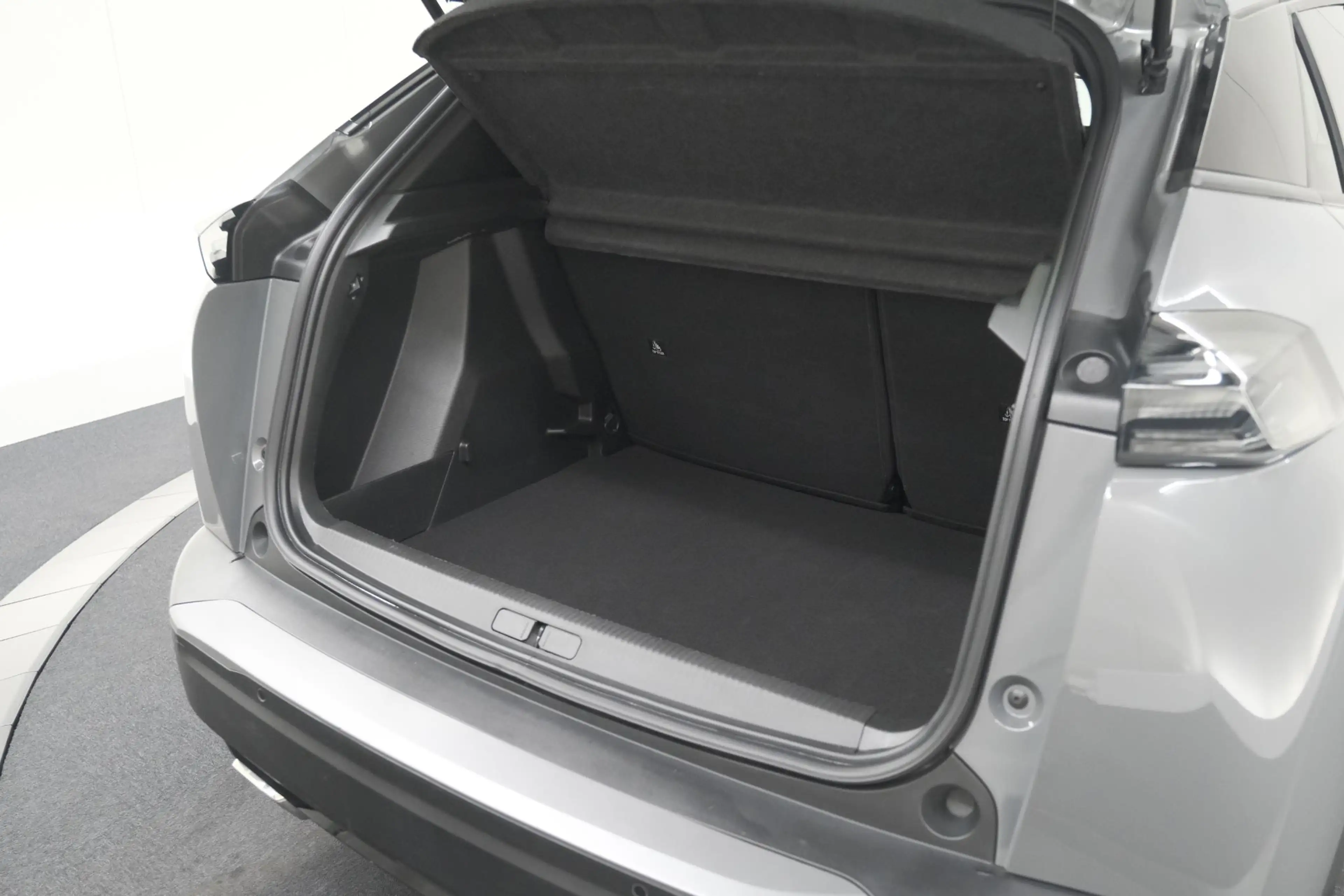 Peugeot 2008 1.2 Hybrid 145 Allure | Apple Carplay | Climate Co — photo 15