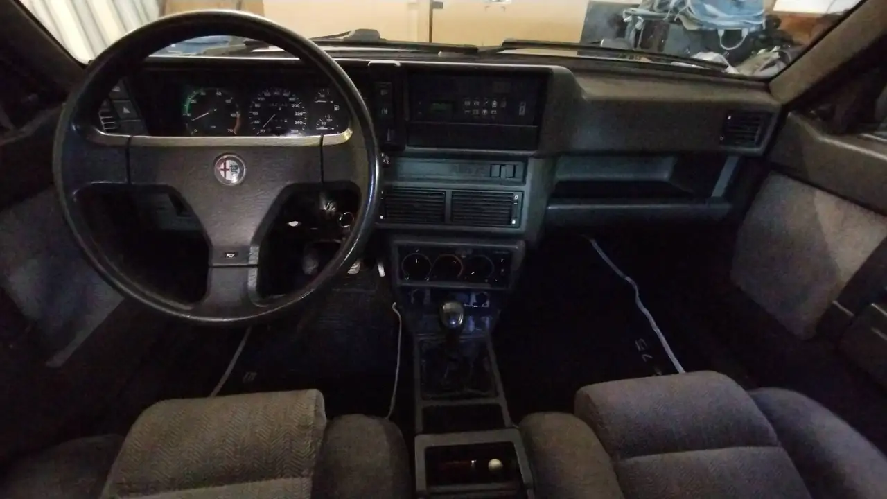 Alfa Romeo 75 2.0i ts, foto 8