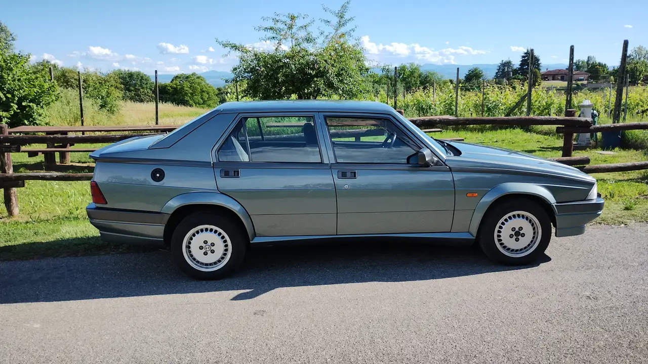 Alfa Romeo 75 2.0i ts, foto 3