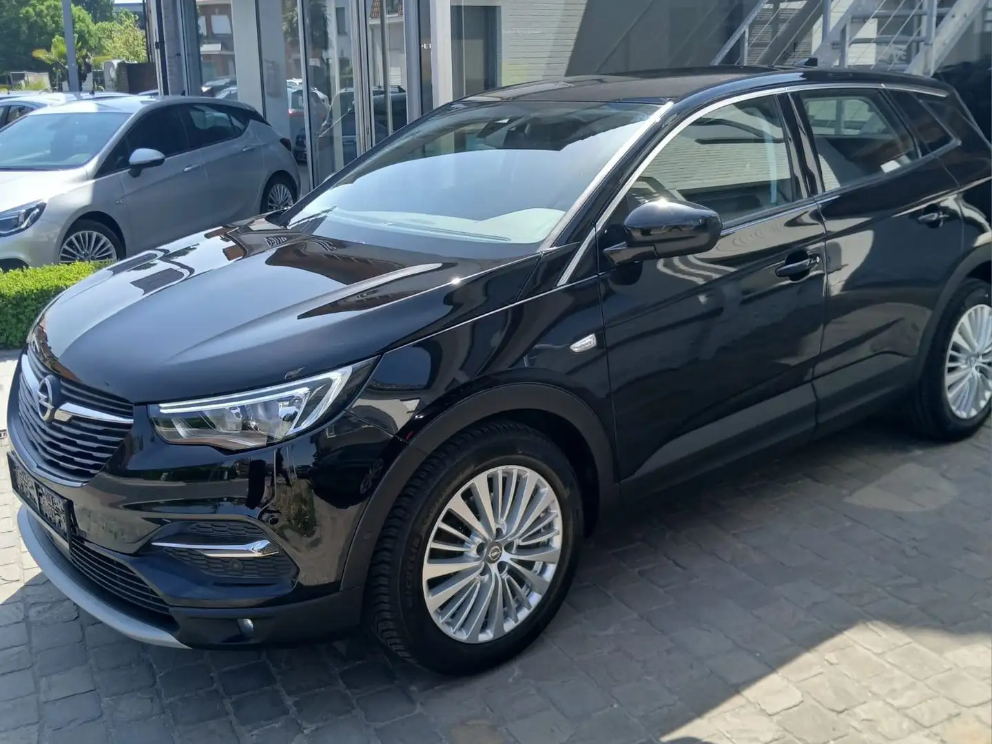 Opel Grandland X Grandland X 1.2 Start/Stop Business INNOVATION Zwart - 1