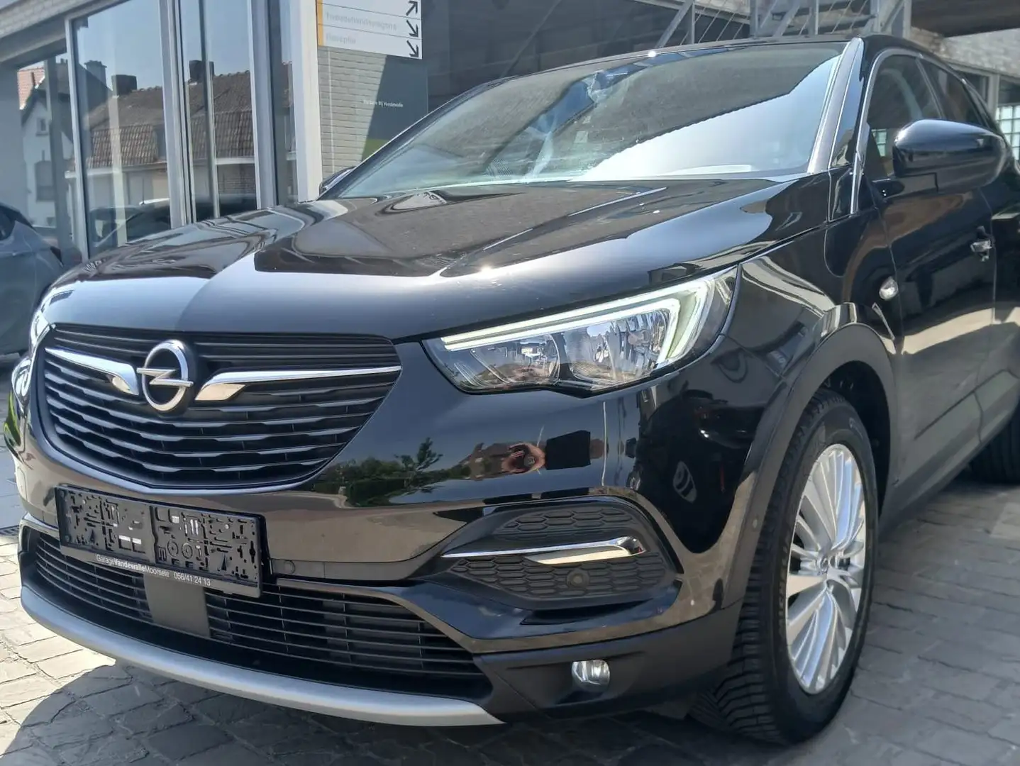 Opel Grandland X Grandland X 1.2 Start/Stop Business INNOVATION Zwart - 2