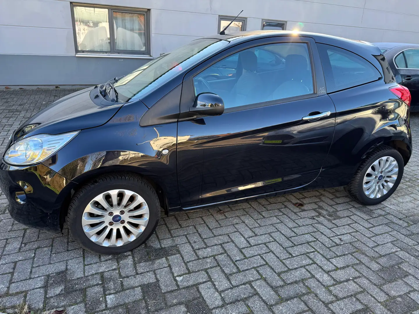 Ford Ka/Ka+ Titanium El. Fenster Klima, Allwetterreifen Schwarz - 2