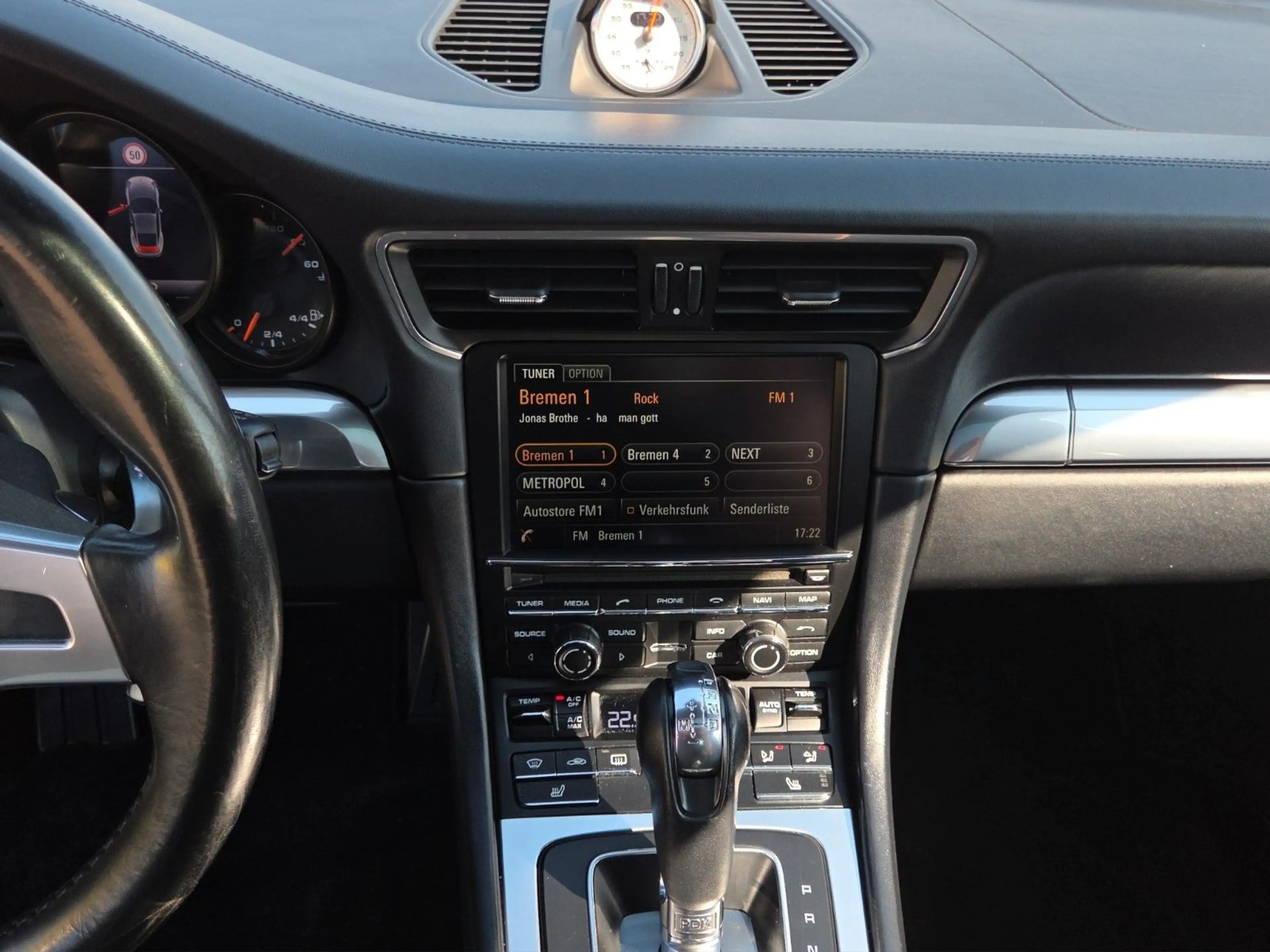 Porsche 911 Carrera S — photo 14