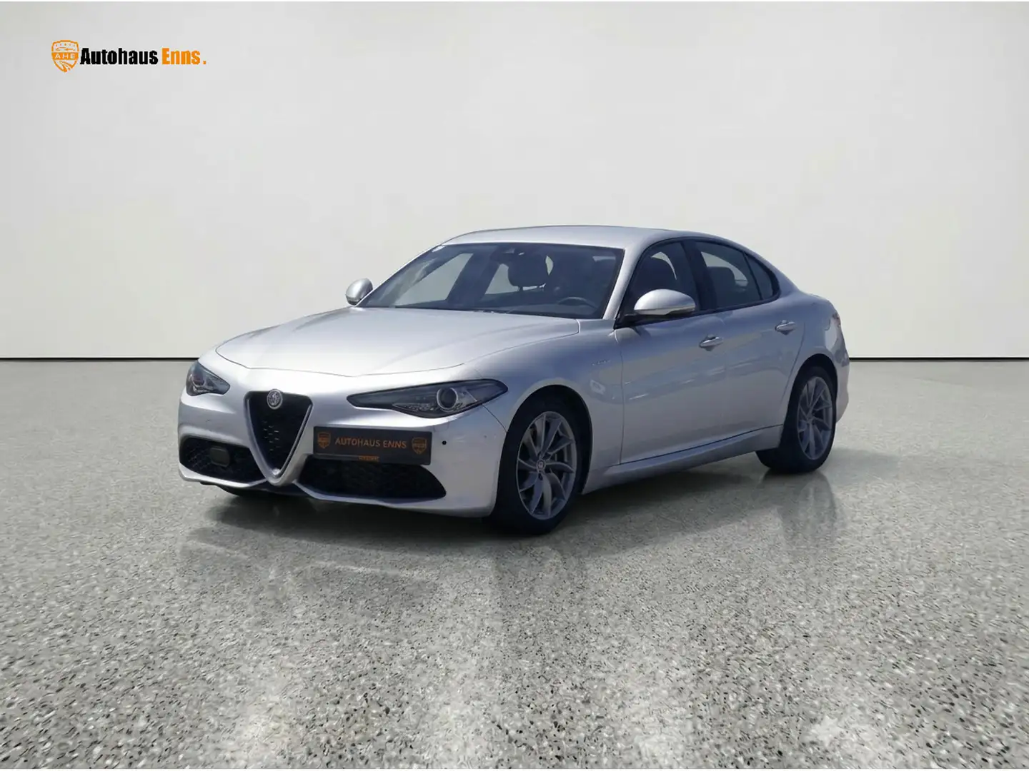 Alfa Romeo Giulia Automatik / 209 PS / Klimaautomatik / Navigation / Einparkhilfe Silber - 1