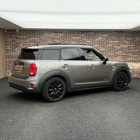 Mini Cooper Se view 2