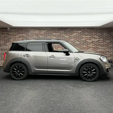 Mini Cooper Se view 4