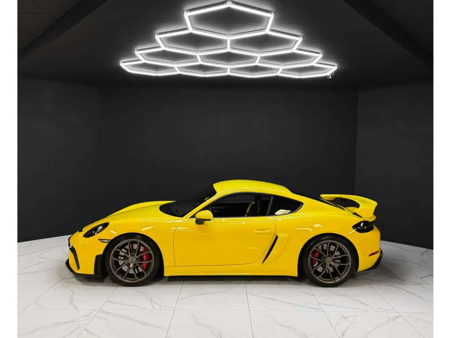 Porsche 718 Cayman GT4 Jaune - 2