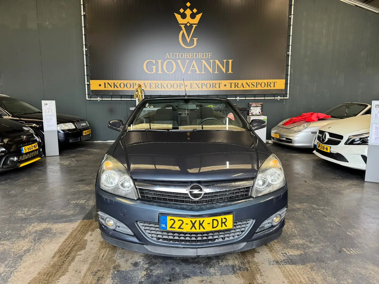 Opel Astra TwinTop 1.8 Cosmo inruilen is mogelijk Grijs - 2