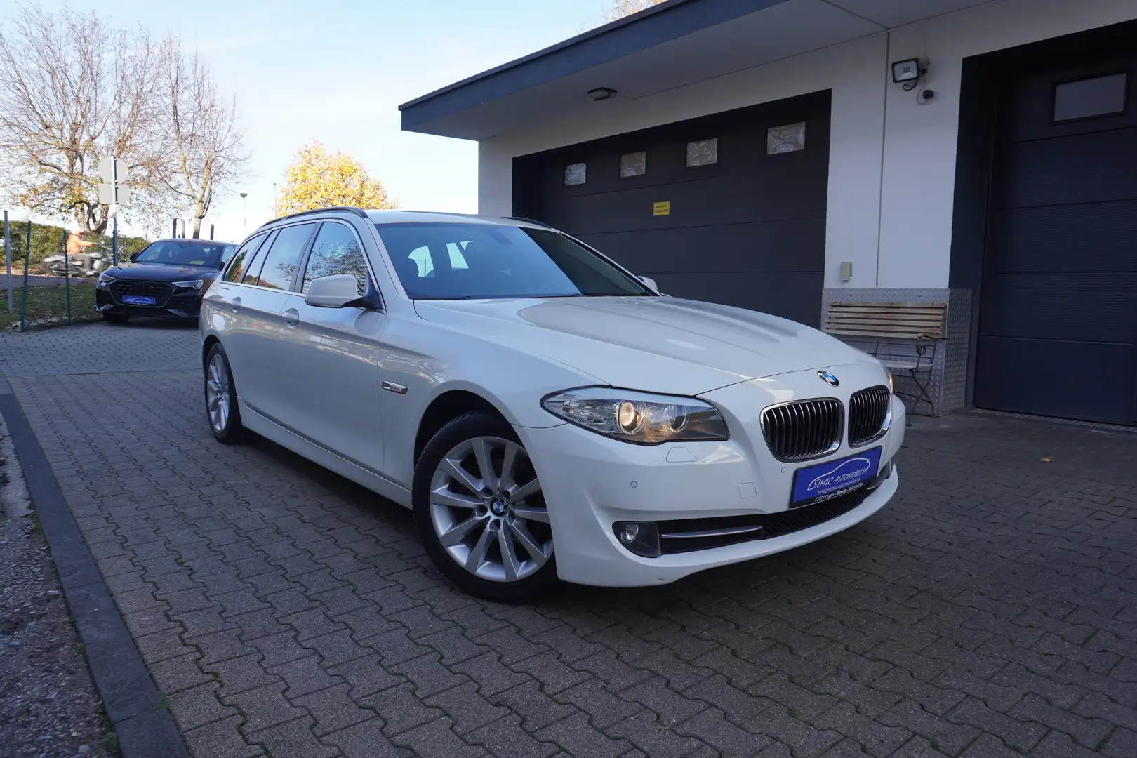 BMW 520 520 d Touring Aut. KLIMA+NAVI+AHK+ALU+PDC+TEMPOMAT Weiß - 1